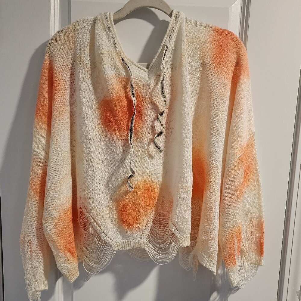 POL Distressed sweater/hoodie in orange creamsicle - L